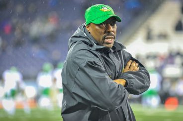 Look for vast improvement in Oregons linebackers with Pellums full attention.